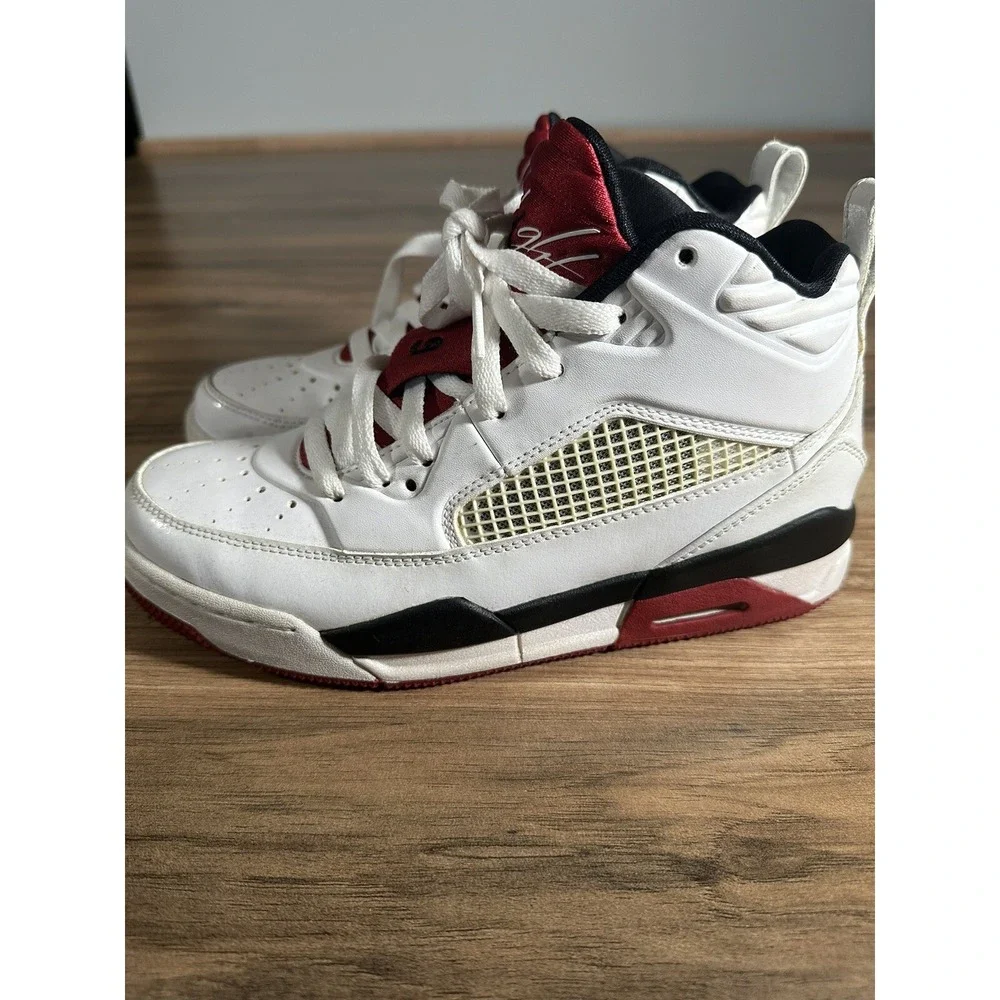 Jordan Flight 9 Youth Size 5.5Y‎ Sneakers White/ Red  654975-101